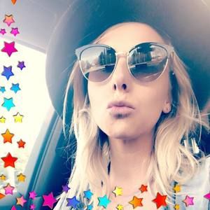 Meet your Posher, Courtney